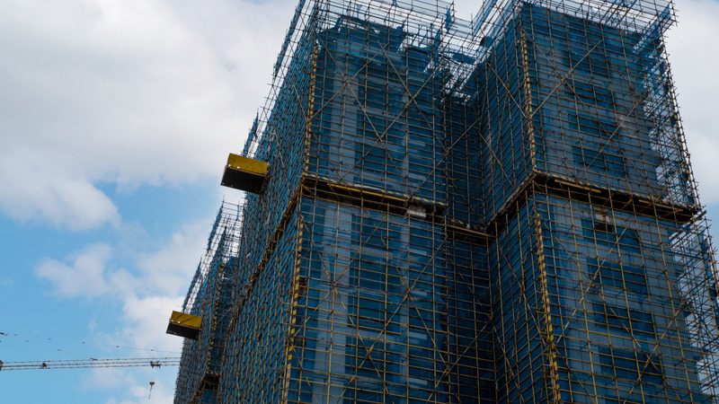 广州建筑资质代办：中介费用背后的考量因素